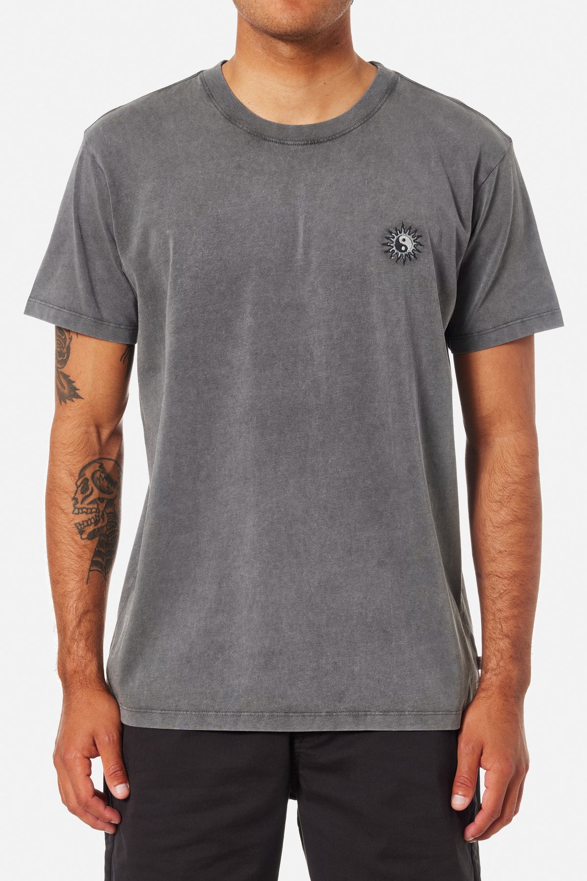 ORB EMBROIDERED TEE