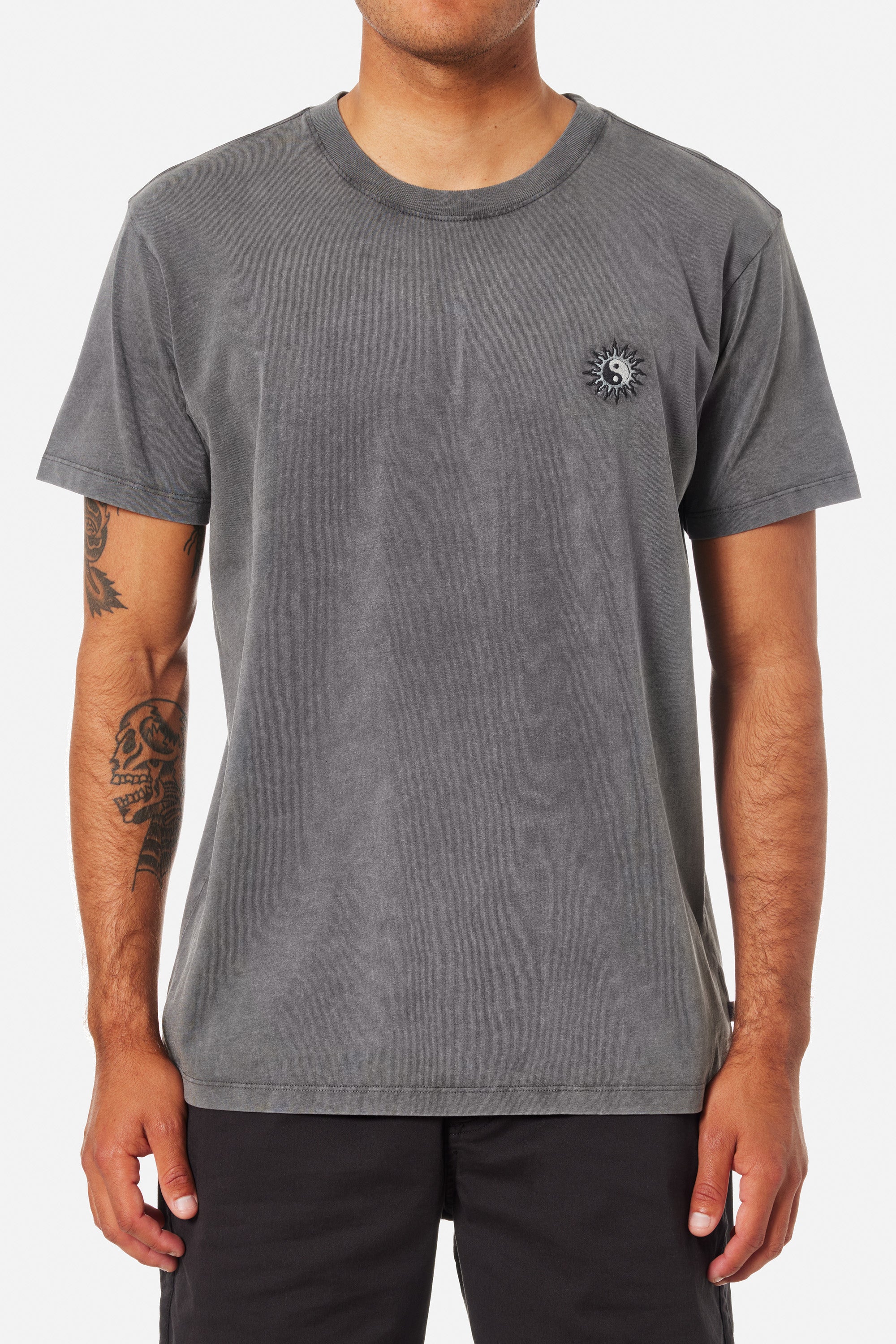 ORB EMBROIDERED TEE