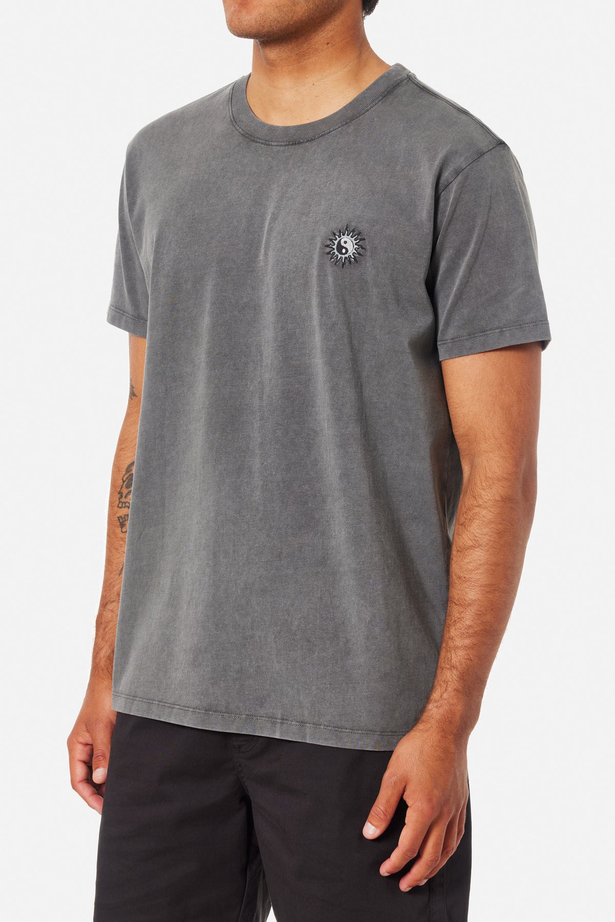 ORB EMBROIDERED TEE