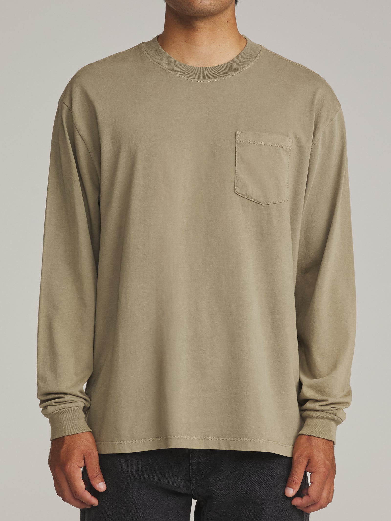 Katin fa26 basic knits base ls tee olive vintage wash on model 01 front
