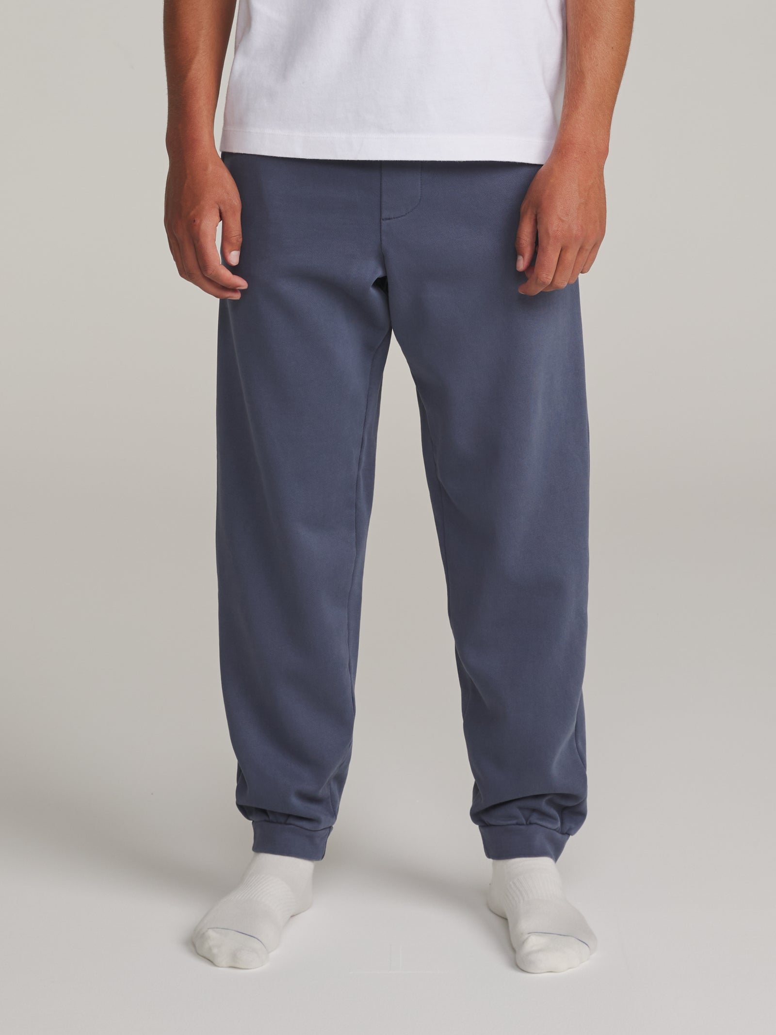 Katin fa26 fleece lounge pant washed blue vintage wash on model 01 front