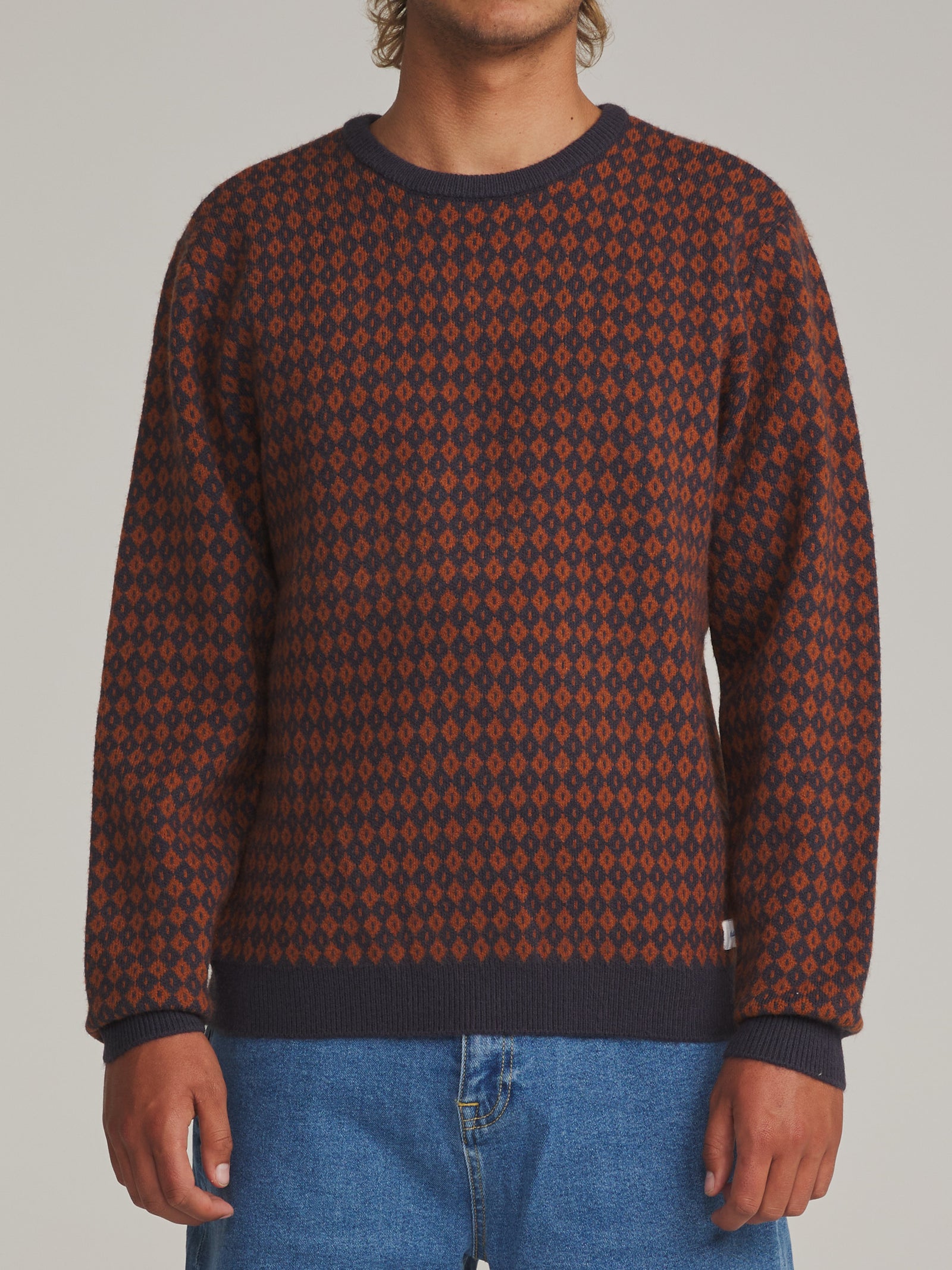 Katin fa26 sweaters check sweater rust navy on model 01 front