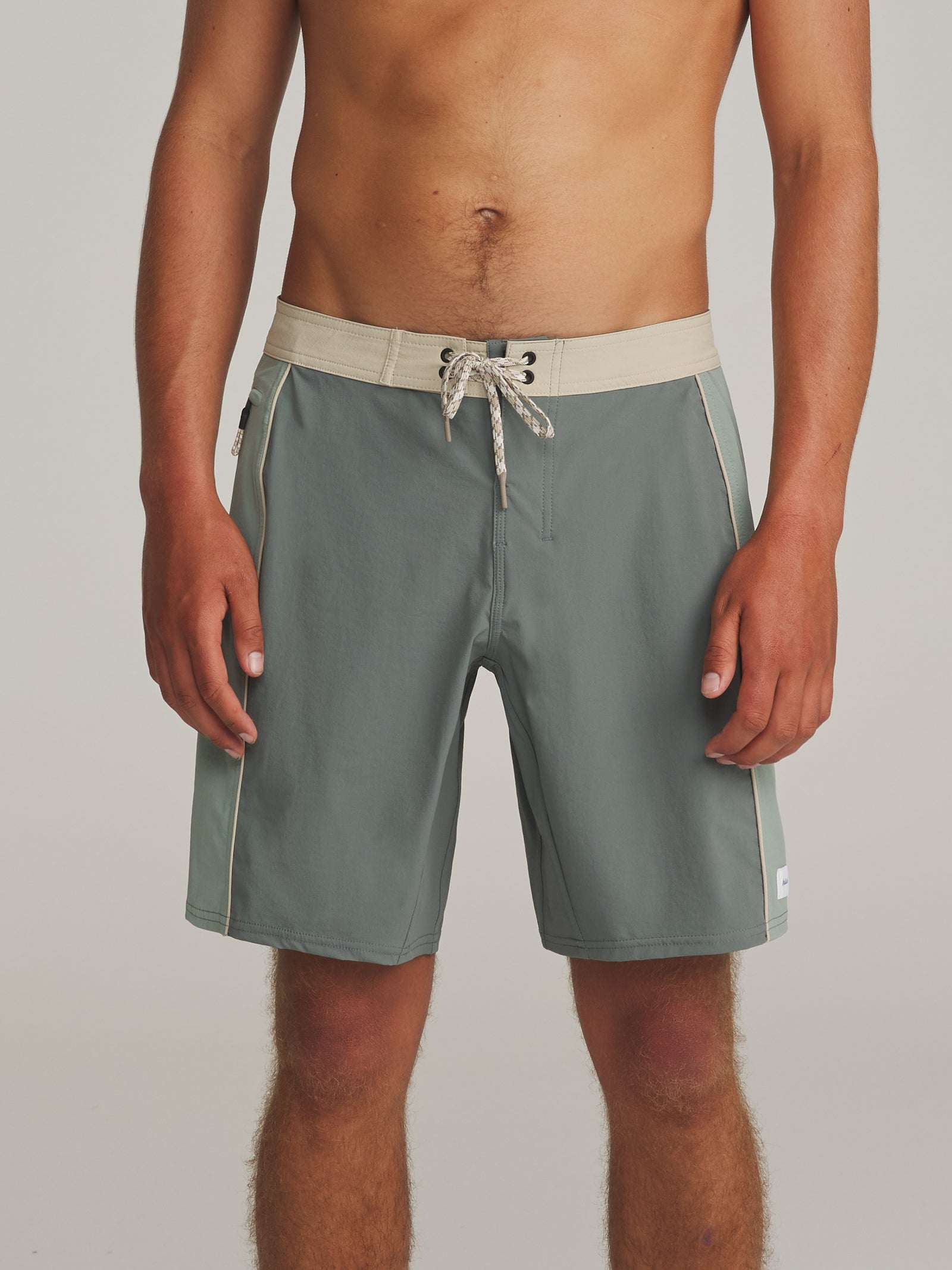 Katin fa26 trunks otg archer surf trunk graphite on model 01 front