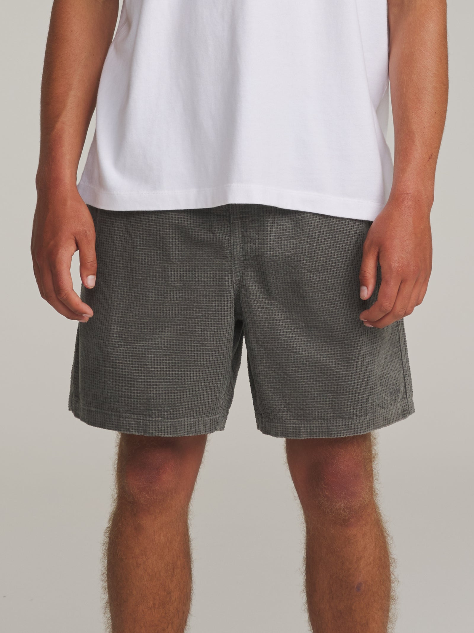 Katin fa26 walkshorts ward short graphite on model 01 front