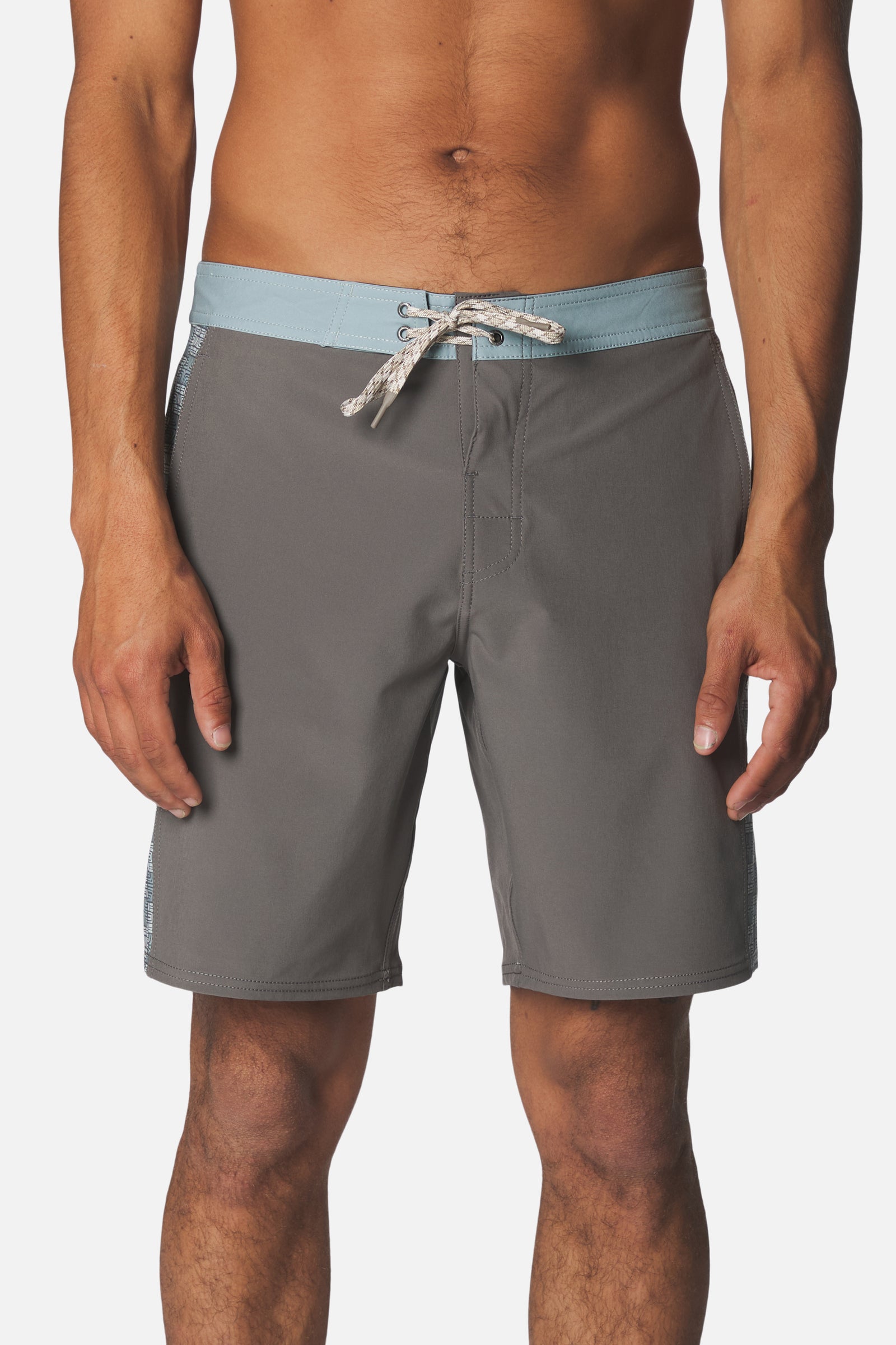 Katin su26 trunks resonate hybrid trunk gunmetal on model front